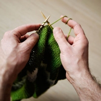 Et depuis quand les hommes tricotent ?